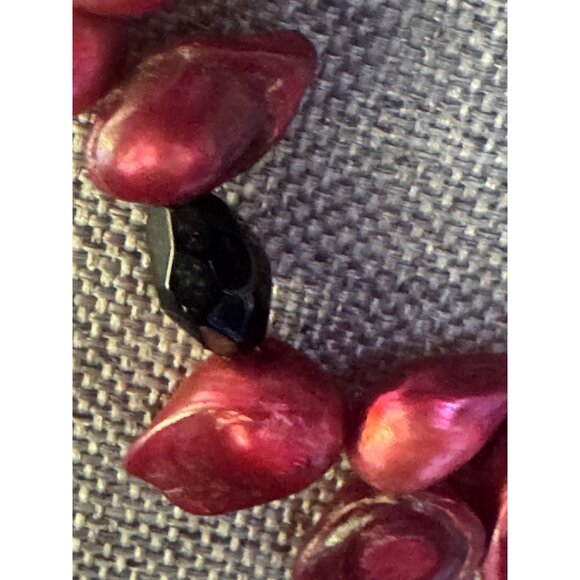 Red Teardrop Pearl & Black Bead Necklace With Toggle Clasp - Picture 6 of 6